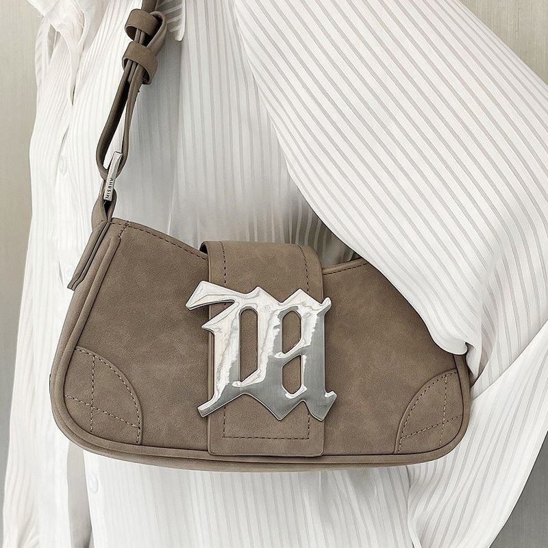 2024 m. rudens/žiemos naujo nišinio dizaino moteriška zomšos odos rankinė ant vieno peties, aštri mergaitiška rankinė pažastims_voghion.com