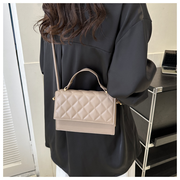 2023 new fashion simple small fragrant wind women's bag net red niche women's bag rhombus single shoulder diagonal bag design sense_voghion.com
