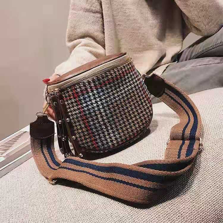 2024 Spring New Trend Cross-Border Style Saddle PU Plaid Women's Shoulder Bag_voghion.com