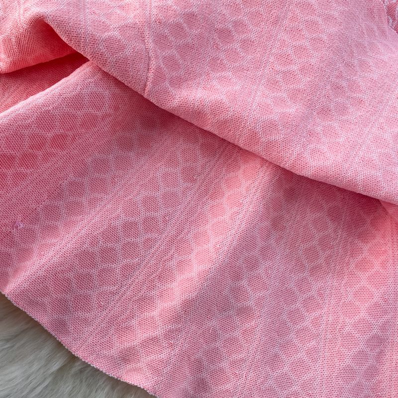 Abito da donna in maglia jacquard a maniche corte con scollo a V e vita snellente_voghion.com
