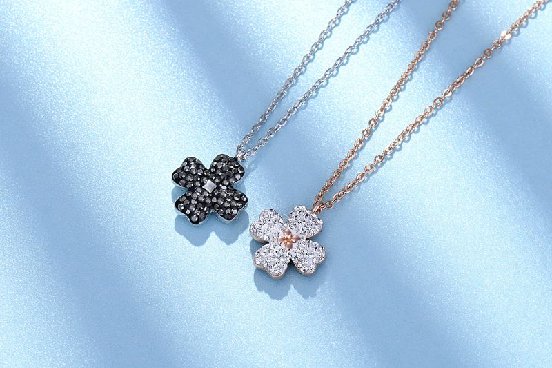 Colar de trevo de quatro folhas com dupla face para mulheres, preto e branco, joia de metal galvanizada, versão dourada e prateada_voghion.com