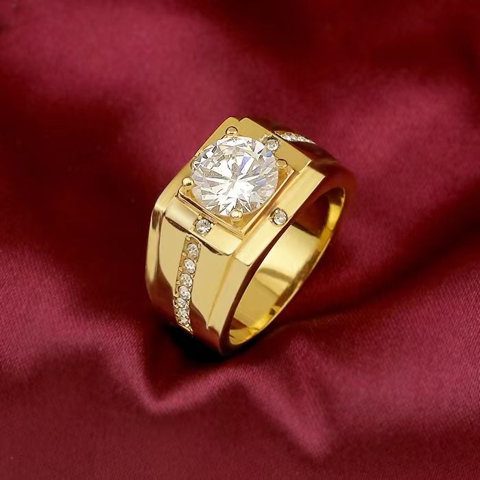 Classico anello di nozze da uomo con placcatura in moissanite e diamanti ad alta simulazione di carbonio per un anello di nozze elegante e raffinato._voghion.com