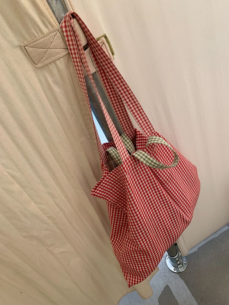 2025 Spring And Summer New Small Red Hat Oversized Plaid Canvas Shoulder Bag Lazy Versatile Daily Fashion Exquisite_voghion.com