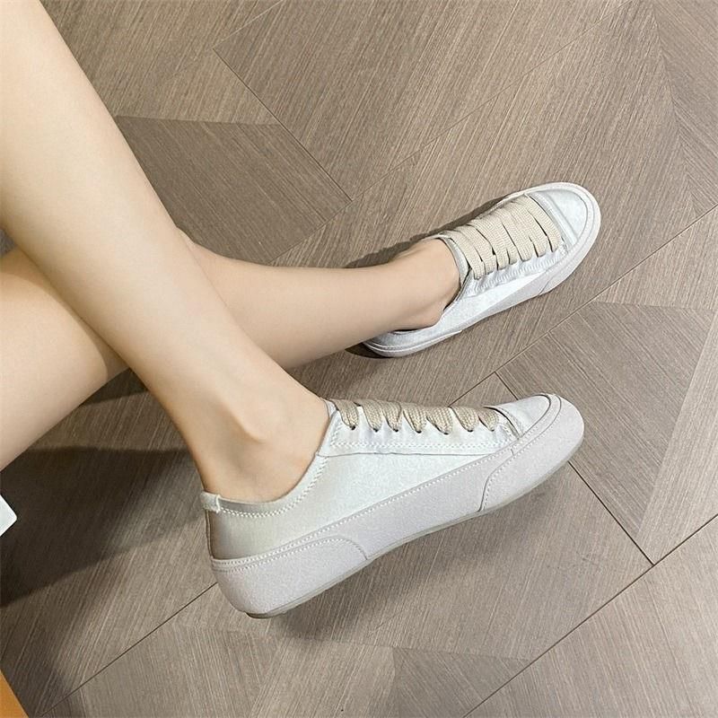 Unschlagbare Qualität Frühling 2025 Flache weiße Satin Spanische Nischen-Canvas-Damen-Einzelschuhe, Sport- und Freizeitschuhe_voghion.com