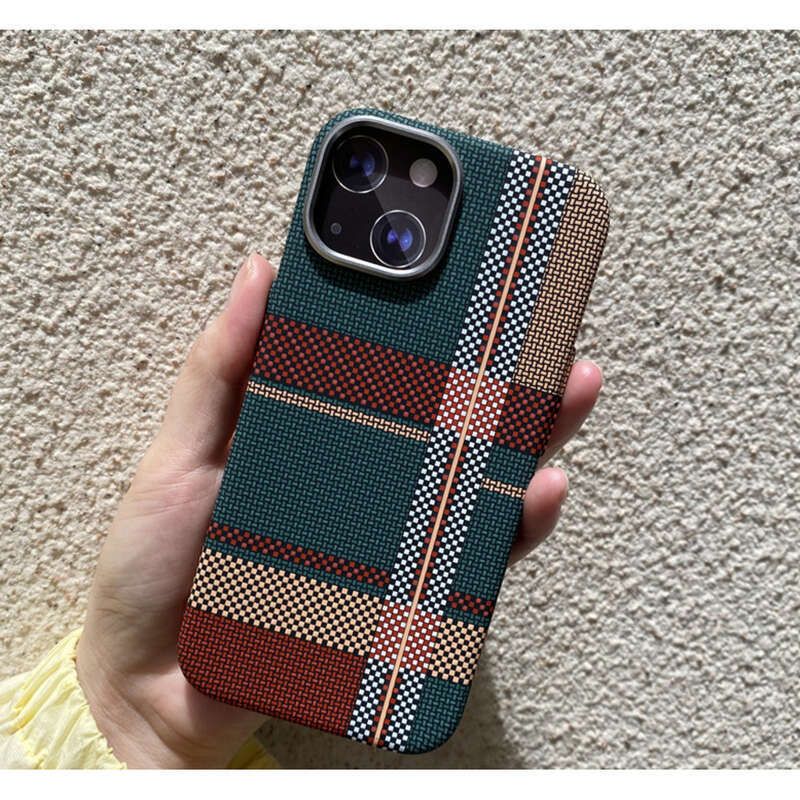 British Style Embossed Frosted Carbon Fiber Patterned Water Stick Hard Iphone 16ProMax1514 Splicing Striped Magnetic Phone Case_voghion.com