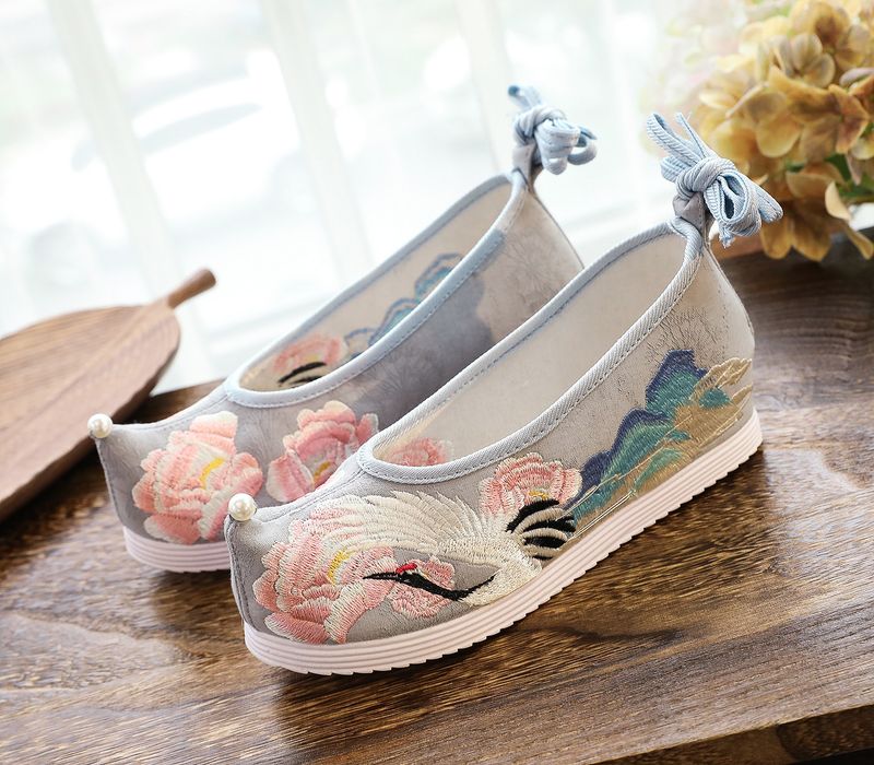 Schleife im Hanfu-Stil für Damen, bestickte, erhöhte Zehenpartie, antike Kostüm-Stoffschuhe, Studenten_voghion.com