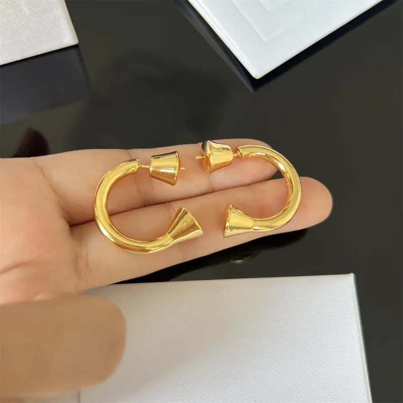 2025 Neue glänzende Ohrringe im europäisch-amerikanischen Stil – schlicht und modisch, C-förmig, vielseitig und elegant._voghion.com