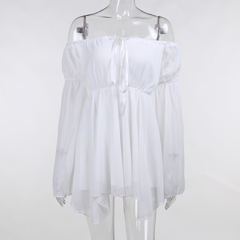 Schmal geschnittenes Damenkleid mit Taillengürtel und ausgestellten Ärmeln_voghion.com