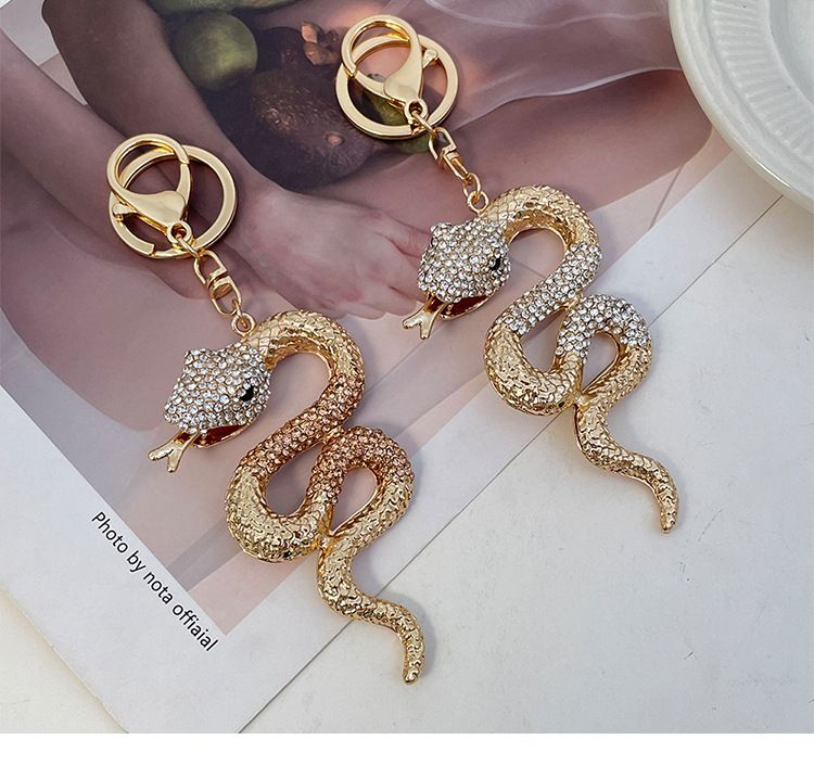 Portachiavi con ciondolo per borsa da donna, accessorio regalo, con auto e serpente tempestata di diamanti, simbolo dei dodici segni zodiacali_voghion.com