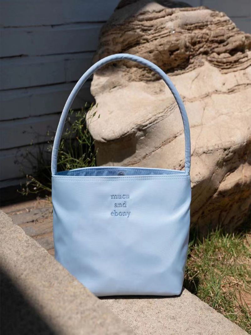 2024 Nuova borsa a secchiello da donna semplice e casual versatile borsa a mano in nylon sotto le ascelle coreana multicanale_voghion.com