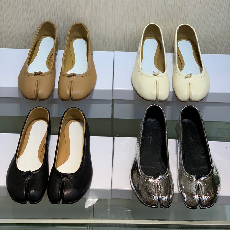 The Channel Products Are Very Comfortable. Tabi Split Toe Bottomed Shallow Mouth Casual Single Flat Heels, Pig's Feet_voghion.com