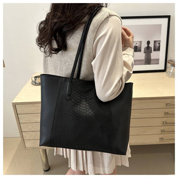 Large-capacity Simple Portable Tote Bag New Autumn And Winter Joker Advanced Commuter One-shoulder Underarm Bag_voghion.com
