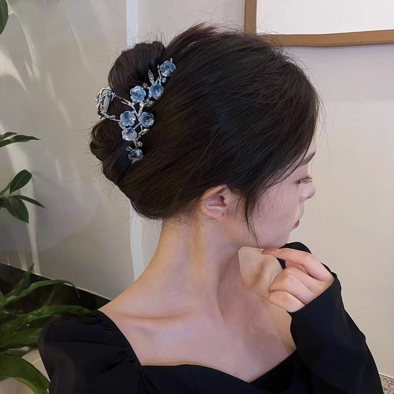 Temperament Fashion Smoky Gray Camellia Catch Clip Metalowy damski elegancki klips do włosów Shark Elegant Clip._voghion.com