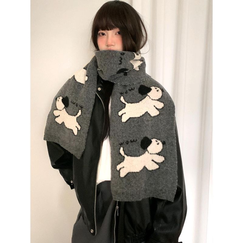 Cane simpatico cartone animato con donne in maglia di lana in stile coreano, creando un'atmosfera autunno inverno. Calda sciarpa versatile per_voghion.com