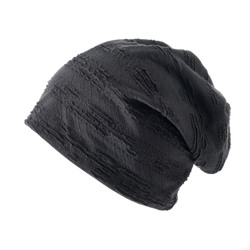 Cooles Mädchen auf der Straße mit Loch, einfarbig, in einen Haufen Hüte gehüllt, hoch und kalt, faul, Kopftuch, Hut,_voghion.com