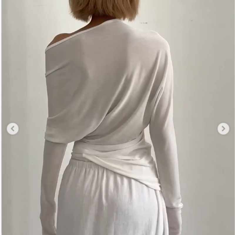 Nuovo top a maniche lunghe in maglia da donna in stile autunnale, un design elegante, abbinato a una maglietta hot girl con spalle scoperte_voghion.com