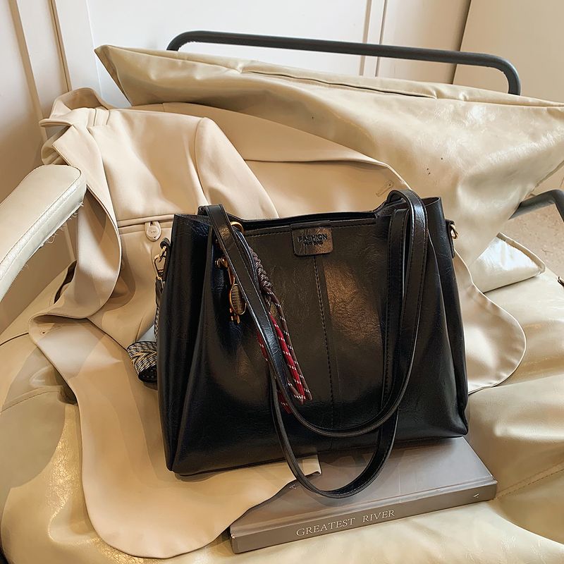 Fashionable Large Capacity Wide Strap Crossbody High-end Versatile Commuter Tote Bag For Women_voghion.com