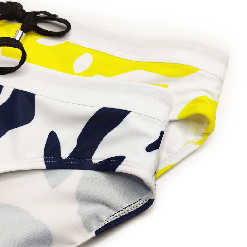 Costume da bagno da spiaggia triangolare anti-esposizione UXH stampato con coppa, tridimensionale, da uomo_voghion.com