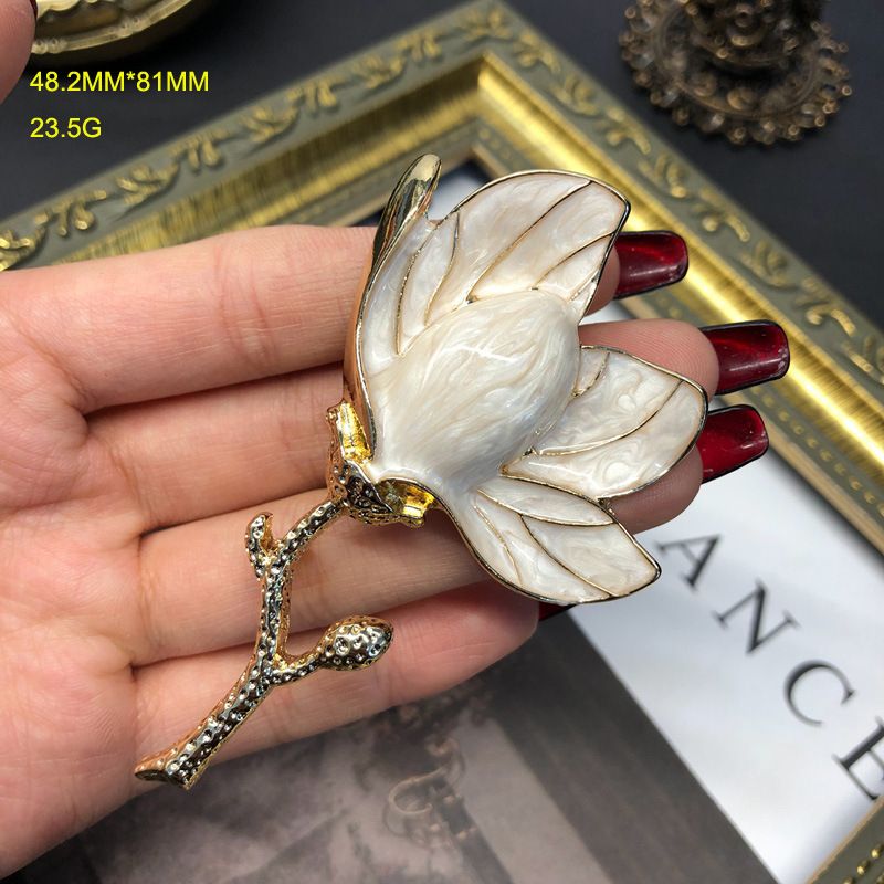 Live streaming of ancient Western white magnolia three-dimensional flower brooch silver needle earrings jewelry_voghion.com