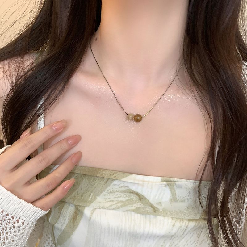 Collier pendentif en pierre naturelle de style cool chaîne de clavicule d'automne pour femme 2023 nouveau style net célébrité niche tempérament collier simple_voghion.com