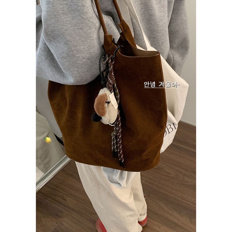 Borsa da spalla versatile e semplice da portare sotto le ascelle, nuova borsa tote in pelle di daino con texture di nicchia, grande capacità, 2024_voghion.com