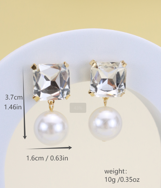 A pair of diamond-set square pearl earrings simple temperament fashion versatile studs elegant high-grade earrings_voghion.com