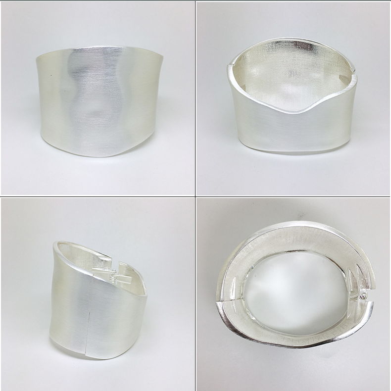 Damenschmuck Übertriebene Armbänder mit breiten Goldkanten Modearmbänder mit gebürsteten Goldarmbändern High-End-Armbänder_voghion.com