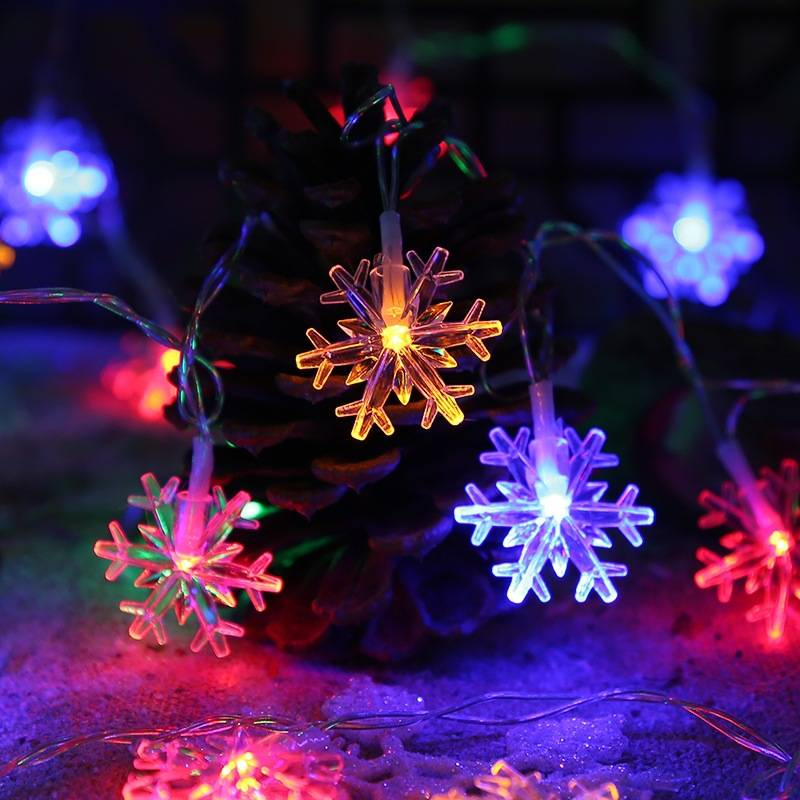 Mehrfarbige LED-Lichterketten – Batterie-/Steckerbetrieben, Schneeflocken-, Weihnachtsbaum- und Pompon-Designs, 1,5 m–100 m Länge, 8 Beleuchtungsmodi_voghion.com