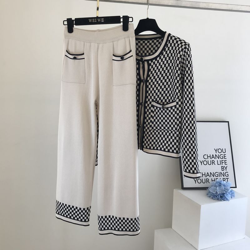 Completo da donna in due pezzi per persone piccole in autunno con abito di grande significato, pantaloni larghi in stile piccolo e profumato, stile western e alla moda_voghion.com