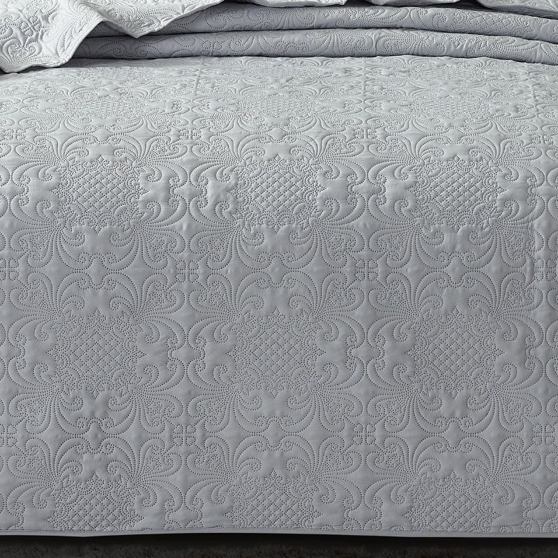 Premium Quilt Set With Dyed-Woven Fabric & Quilting - European Embroidery, 1.8m Bed Fit, Multiple Patterns Available_voghion.com