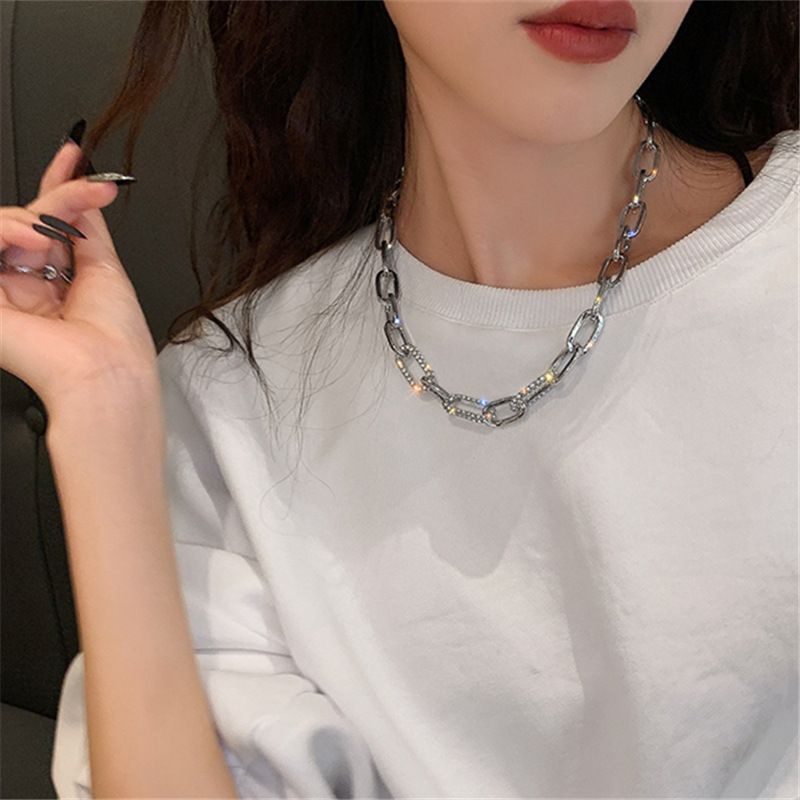 Exaggerated Large Thick Metal Decorative Necklace For Women's Trendy INS Short Collarbone With Sparkling Diamond_voghion.com