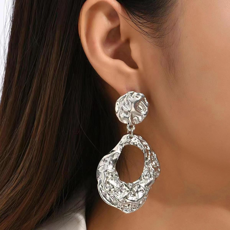 Pendientes de metal plisado de gran venta, textura de metal exagerada, pendientes grandes, personalidad simple e irregular, independientes._voghion.com