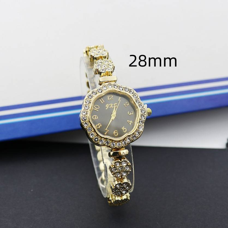 2024 nuovo orologio da donna di nicchia leggero lusso temperamento pieno di diamanti orologio alla moda quadrato quadrante piccolo_voghion.com