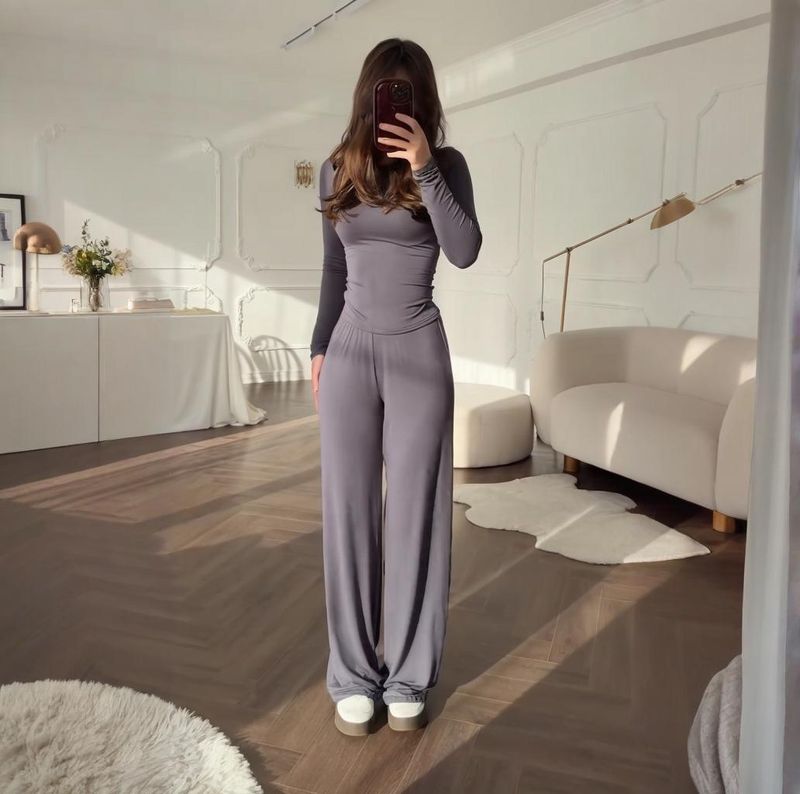 Kadın Geniş Paça Pantolon Takımı - İş ve Günlük Kullanım İçin Şık Yuvarlak Yaka Üst ve Dökümlü Pantolon_voghion.com