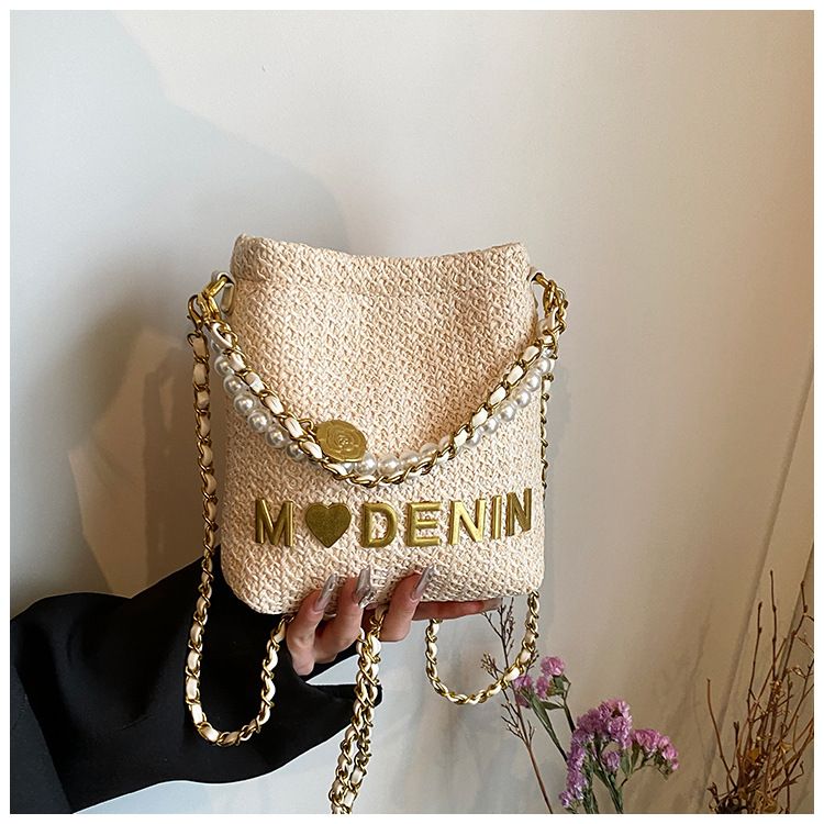 2024 Sommer Neue Gras Gestrickte Englisch Brief Kinder und Mädchen Eltern-Kind Handheld Unterarm Müll Frauen Tasche_voghion.com