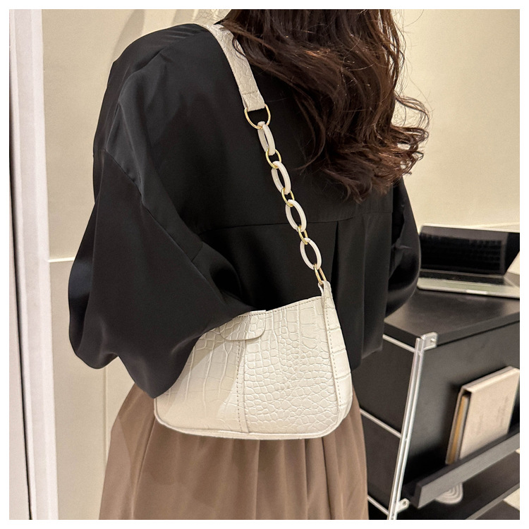 2023 Spring New Simple Trend One Shoulder Underarm Small Square Bag Net Red Fashion Temperament Commuter Bag Female_voghion.com