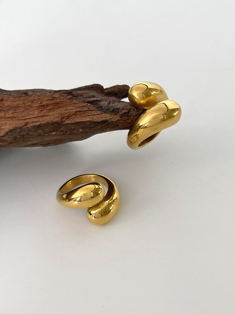 Kleine Gruppe Kaltwind-Titanstahl-Wassertropfen-Kreuz-glänzender Ring übertriebener unregelmäßiger Ring_voghion.com