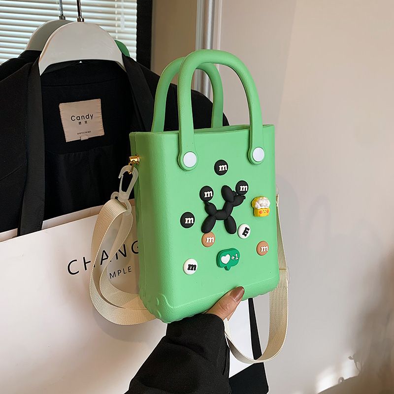 2025 Nuovo design di nicchia Elegante foro Cartone animato Carino secchiello portatile Versatile borsa a tracolla in gelatina_voghion.com