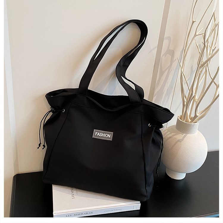 Borsa a tracolla in tessuto di nylon versatile, grande capacità, 2025, per la classe e per gli spostamenti quotidiani_voghion.com