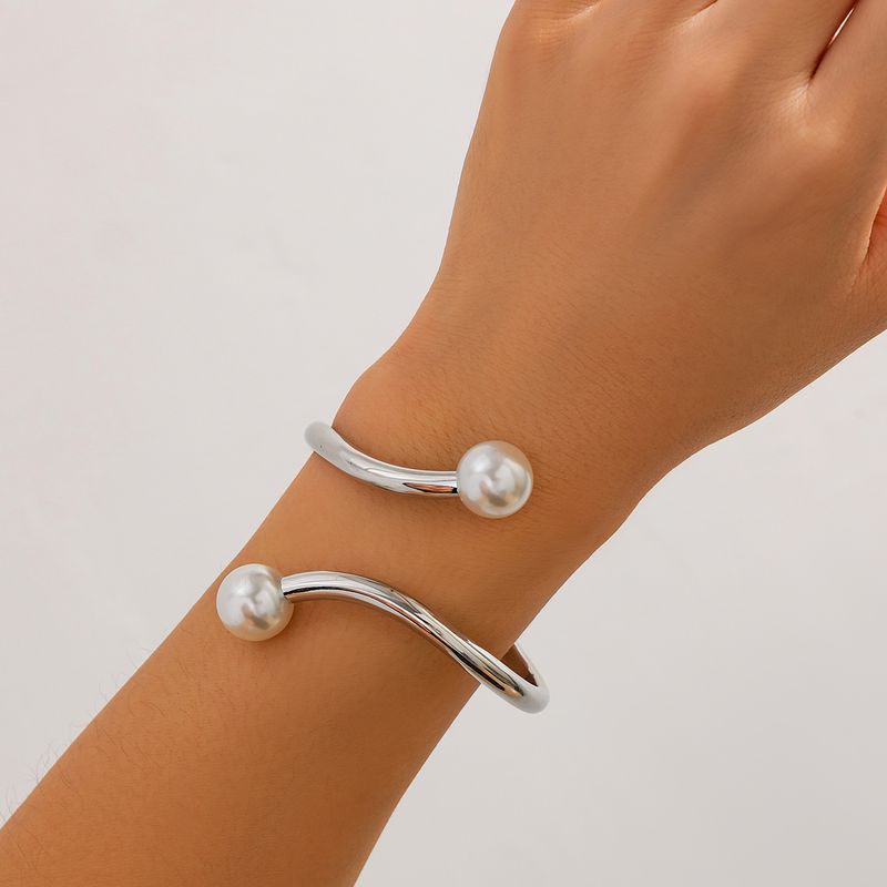 Simple And Elegant Irregular Metallic Bracelet With A Fashionable Feel Pearl Opening Spring Bracelet_voghion.com