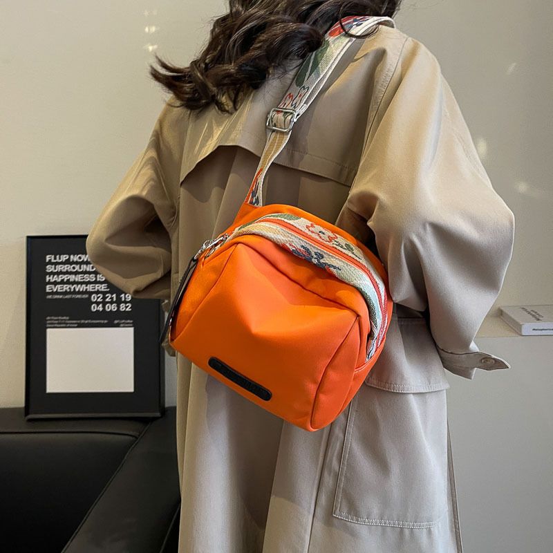 2025 Nova Bolsa Feminina de Ombro Crossbody Primavera Verão Casual Lona Versátil Oxford Pano Shell_voghion.com