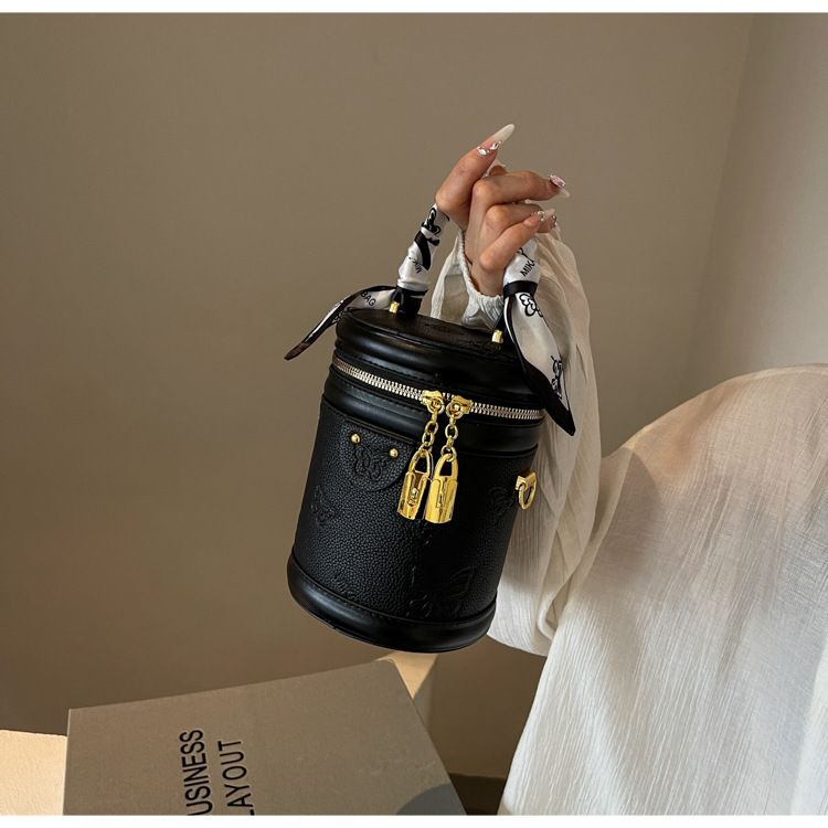 Borsa da donna retrò con motivo a farfalla, borsa a secchiello con colori a contrasto, borsa cilindrica da donna, borsa a tracolla con texture alla moda, design di nicchia_voghion.com