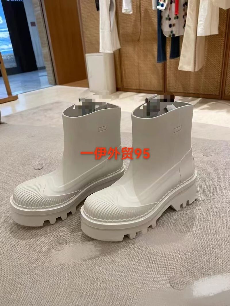 2024 Nuove scarpe da pioggia versatili alla moda slip-on con tubo corto, tinta unita, con punta a conchiglia, rifiniture a ventaglio, suola spessa e altezza maggiorata_voghion.com