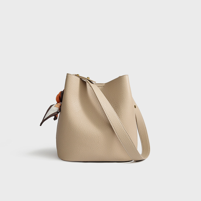 Neue Leder Rindsleder Eimer Mutter Tasche senden Seidenschal senden Umschlag Tasche Mode Frauen Doppel Riemen Achselhöhle Tasche_voghion.com