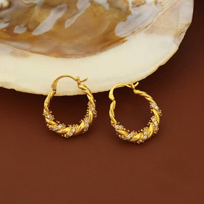 A pair of copper plated real gold European and American new wave twist winding ear ring light luxury small inlaid zircon ear buckle_voghion.com