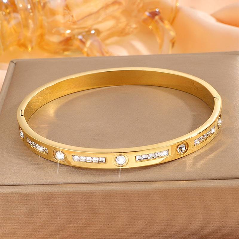 Modisches, leichtes, luxuriöses High-End-Damenarmband, grenzüberschreitendes, lichtechtes, diamantbesetztes Goldarmband, geeignet für den Alltag und Partys von Frauen_voghion.com