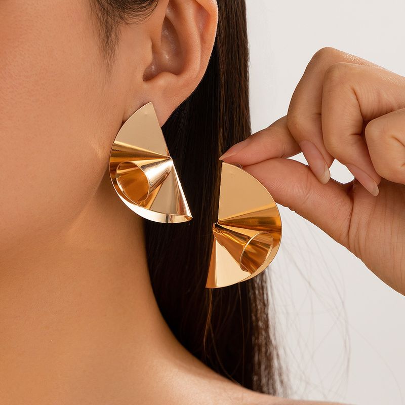 Personality metal geometric texture hollow earrings female irregular twisted glossy earrings earrings_voghion.com