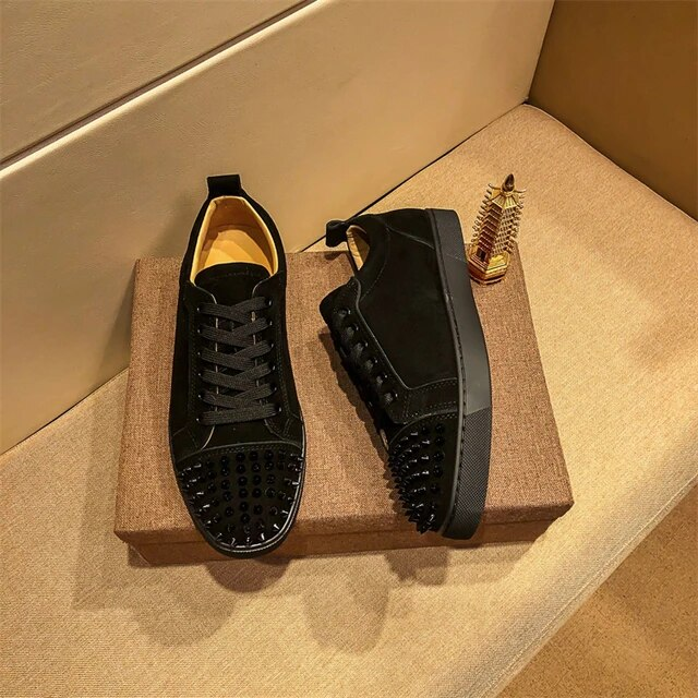 Projektant mody Buty męskie Nitowane buty Casual Oddychające jednokolorowe niskie Top Małe białe buty Zasznurowane płaska podeszwa_voghion.com