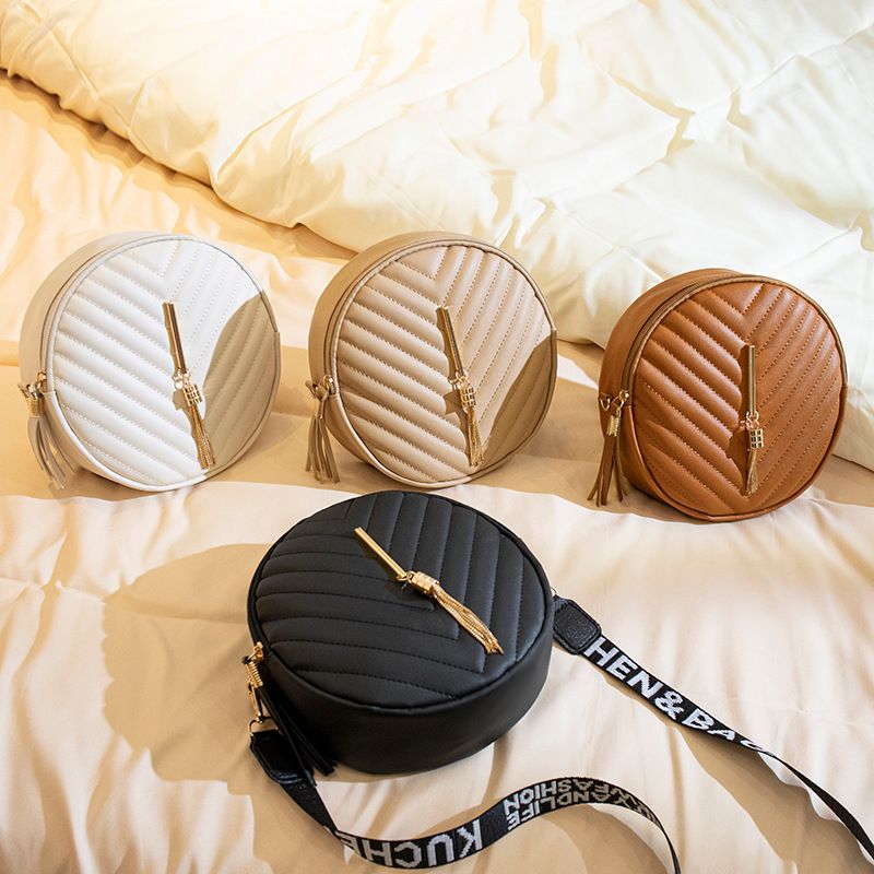 Borsa a tracolla con nappa di alta qualità, rotonda e piccola, ricamata, modello 2023 da donna_voghion.com