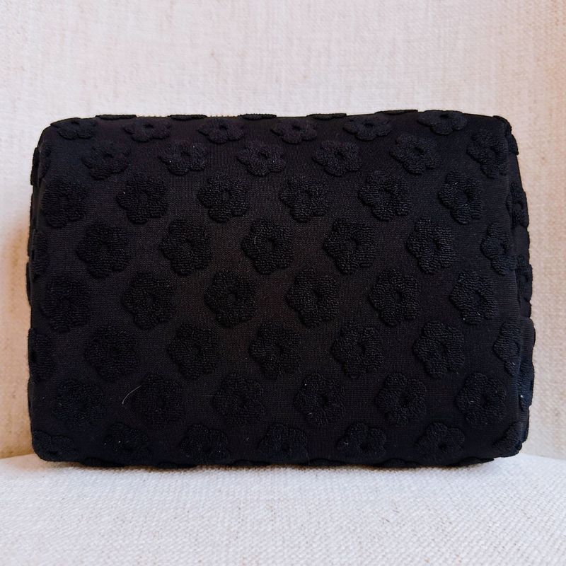 Embossed Daisy Blossom Cosmetic Case_voghion.com
